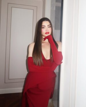 Rawan Bin Hussain Instagram - Happy Valentines 💌
عيد حب سعيد  يا سنقل يا حلو 🫦🌞💋🌸🌹
