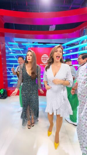 Rebeca Escribens Instagram - Aquí con los @losmirlos 
UN HONOR! 
Pd: Bonitas SÍ, mentirosas NO!