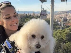 Rebeca Escribens Instagram - Comparto con ustedes algunas imágenes de lo que ha sido un viaje de ensueño. 
Un viaje que planifique desde enero del 2024. 
Un viaje que me ratifica lo bendecida que soy. 

1-Nuestro año nuevo en Barcelona
2-Teleferico de Montjuic Barcelona 
3-Un encuentro mágico con @annacortinaoficial en @larocavillage 
4-En Carcasona, Francia.
5-El Castillo de Carcassonne (también conocido como Palatium) se encuentra adosado a las murallas exteriores de la Ciudadela y fue erigido por los vizcondes de Trancavel, vasallos de los condes de Toulousse, que fueron derrotados tras la cruzada albingense en el siglo XIII.
(Copiadito de Google)
6-Camino a Turín, Italia para encontrarme con mi hermana del alma.
7-Noche de encuentro con mi Mabel y mi ahijada Dalia Rebeca preciosa.
8-Siete de la mañana, aún oscuro llevando a mi ahijada al colegio.
9-Con mi Betty! Muy orgullosa de ella y todo lo que ha logrado.
10-Un amanecer bonito.
11-Un clásico en Niza.
12-Las Arenas de Nîmes, Francia.
13 y 14- Amanecer en Cadaqués 
15- La iglesia de la Gran Madre de Dios, es un Templo católico de Turín, Italia.
16-Mi lugar favorito en mi mundo, el mar.
Cadaqués es un magnífico y remoto pueblo de pescadores situado en la península del Cap de Creus en la famosa Costa Brava española.
17-Una loca suelta en Niza con su Wachimam Pacheco.