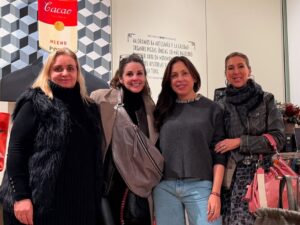 Rebeca Escribens Instagram - Comparto con ustedes algunas imágenes de lo que ha sido un viaje de ensueño. 
Un viaje que planifique desde enero del 2024. 
Un viaje que me ratifica lo bendecida que soy. 

1-Nuestro año nuevo en Barcelona
2-Teleferico de Montjuic Barcelona 
3-Un encuentro mágico con @annacortinaoficial en @larocavillage 
4-En Carcasona, Francia.
5-El Castillo de Carcassonne (también conocido como Palatium) se encuentra adosado a las murallas exteriores de la Ciudadela y fue erigido por los vizcondes de Trancavel, vasallos de los condes de Toulousse, que fueron derrotados tras la cruzada albingense en el siglo XIII.
(Copiadito de Google)
6-Camino a Turín, Italia para encontrarme con mi hermana del alma.
7-Noche de encuentro con mi Mabel y mi ahijada Dalia Rebeca preciosa.
8-Siete de la mañana, aún oscuro llevando a mi ahijada al colegio.
9-Con mi Betty! Muy orgullosa de ella y todo lo que ha logrado.
10-Un amanecer bonito.
11-Un clásico en Niza.
12-Las Arenas de Nîmes, Francia.
13 y 14- Amanecer en Cadaqués 
15- La iglesia de la Gran Madre de Dios, es un Templo católico de Turín, Italia.
16-Mi lugar favorito en mi mundo, el mar.
Cadaqués es un magnífico y remoto pueblo de pescadores situado en la península del Cap de Creus en la famosa Costa Brava española.
17-Una loca suelta en Niza con su Wachimam Pacheco.