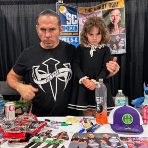 Rebecca Victoria Hardy Instagram - When I say *mad face* & they both listen lol 
#wrestling #wwe #gothicbaby #goth