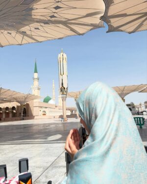 Reem Shaikh Instagram - Eid Mubarak 🤍

My best Eid till date. Allah ka Bohot Bohot shukar hai for everything. 
alhamdulillah For everything. 

 Thank you @cosmictours
