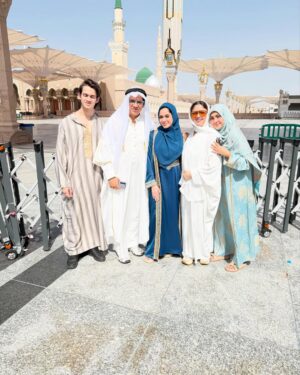 Reem Shaikh Instagram - Eid Mubarak 🤍

My best Eid till date. Allah ka Bohot Bohot shukar hai for everything. 
alhamdulillah For everything. 

 Thank you @cosmictours