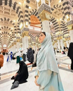 Reem Shaikh Instagram - Eid Mubarak 🤍

My best Eid till date. Allah ka Bohot Bohot shukar hai for everything. 
alhamdulillah For everything. 

 Thank you @cosmictours
