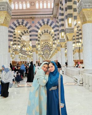 Reem Shaikh Instagram - Eid Mubarak 🤍

My best Eid till date. Allah ka Bohot Bohot shukar hai for everything. 
alhamdulillah For everything. 

 Thank you @cosmictours