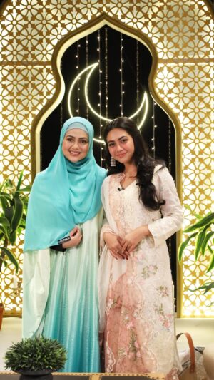 Reem Shaikh Instagram - Jis dil mein nafrat bhar jaye, wahan sukoon ka guzar nahi hota🤲✨

Jo dil se maaf karna seekh le, woh duniya ka sabse halka insaan ban jata hai. ✨

Jo dil ko saaf kar leta hai, uske liye duniya bhi jannat jaisi ban jati hai. 🤍

Sabar aur shukar dil ko paak banane ka sabse behtareen tareeqa hai. 🌙🤲

Thanking the wonderful Reem Shaikh for being on the show! ✨ Link is in the bio. 🎙️💖

#sanakhan #anasaiyad #reemsameer #raunakeramadan #ramadan