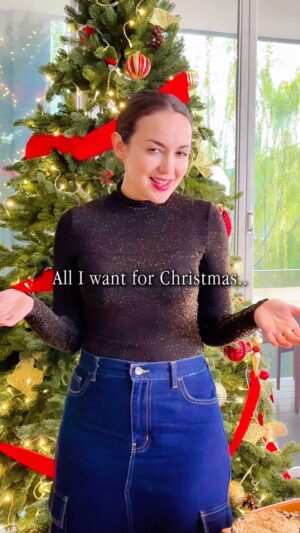 Rianti Cartwright Instagram - Sorry Babang @casalfonso 🤪

🎄✨ All I want for Christmas is… THIS 🎶🍒🥧

Say hello to the ultimate holiday treat: Smoking Barrels Atelier x @ladieswhobakejkt Cherry Crumble Pie! 🍒 Crispy, crumbly, and packed with juicy goodness—every bite feels like a warm hug. 🤗

Go get some slices at
📍Smoking Barrels Atelier
Jalan Cilandak Tengah Raya No. 8, Jakarta Selatan

#CherryCrumblePie #ChristmasMenu #ChristmasDinner #SmokingBarrelsAtelier #CafeJakartaSelatan #CafeJaksel