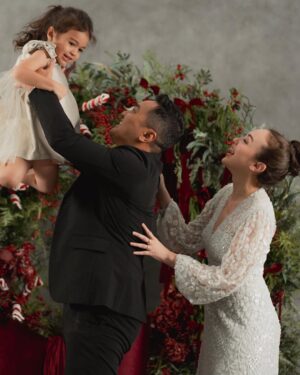 Rianti Cartwright Instagram - Nainggolan’s 2024 Christmas Card ♥️. May your homes be filled with peace and love this season🎄🎼🕊️. 

Photo: @journeybysl @gidwinata
Styled by: @jealangel
MUA: @njsmakeup
Rianti’s dress: @monalease.id
Cara’s dress: @kakapofficial
Decoration: @artistefloral
Studio: @spacebynara