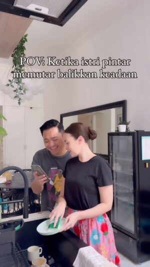 Rianti Cartwright Instagram - Sepertinya ada yang salah…
