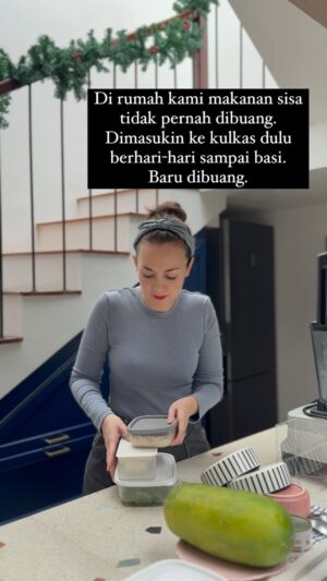 Rianti Cartwright Instagram - Ujung-ujungnya pesan online, bener gak?
