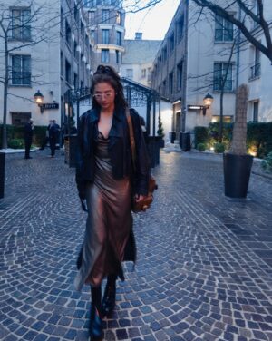 Rima Zeidan Instagram - Evening walks, leather jackets, sous la pluie.

綿綿細雨的巴黎。

@allsaintstaiwan