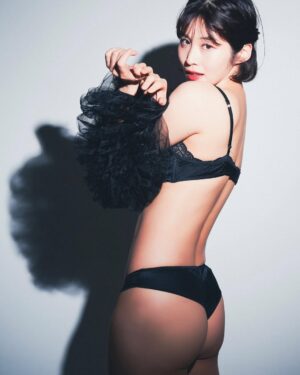 Rin Takahashi Instagram - おはようございます🍑✨
今日もぽかぽか☀️

📷 @natsuki.film 
💄 @momoka_hairmake04

#ボディメイク #減量中 #筋トレ #筋トレ女子 #トレーニング 
#トレーニング女子 #Fitness #FitGirl #GymLife #BikiniFitness #Shredded #健身 #운동하는여자