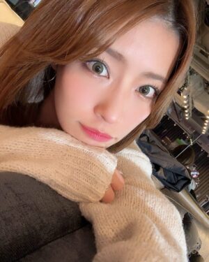 Rina Hashimoto Instagram - 日常〜😌🫧
UFOキャッチャー楽しかったあ〜🛸✨

ラーメンだいすき。
いまは減量中なので長らく食べてないなぁ。

ぁあ〜こっっってりで、
次の日、誰？ってぐらい浮腫むラーメンが食べたい😮‍💨🩷

おなかすいてきたよぉ🥹🩷

写真のツインテールはただの酔っ払いです🥴笑
ヘアゴムくださいって言ったら2個くれたから
ツインテールでラーメン食べました。

明日はイベントだーっ！
サウナからの更新でした🙂✌️