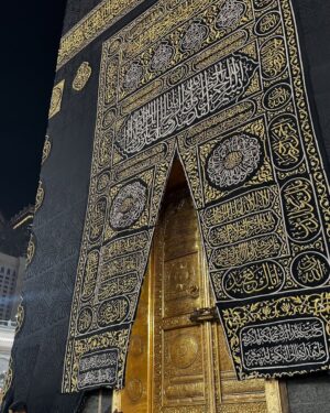Ririn Ekawati Instagram - Ada di mana saat bibir hanya bisa terucap ‘Terimakasih ya ALLAH untuk segalanya.

ya ALLAH maha pemilik jiwa….
jadikanlah hamba yang pandai bersyukur,
bimbinglah hamba yang terus kagum dengan kemahahebatan-Mu. 🤲🏻✨