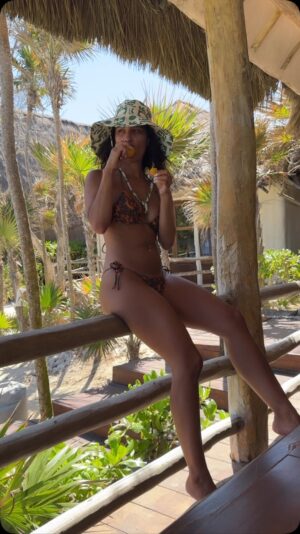 Rocsi Diaz Instagram - Eating the 🥭 I grew up eating as a child.

Walking into my best chapter. 

Manifesting is real. 

Consistency is 🔑 

The best is yet to come 

@papayaplayaproject has been the best stay 

Plotting the rest of my life.

I’m ready to get back to the basics. 

👒 @lackofcoloraus 
👙 @jmpthelabel 

#latina #tulum #vacation