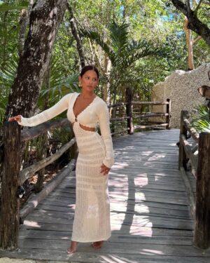 Rocsi Diaz Instagram - Pulled in all sorts of directions be wise on which path to choose 🫶🏽

Text “Dream” for 🔗 to this dress (it’s the perfect light knit for spring and summer days and nights)