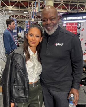 Rocsi Diaz Instagram - My favorite player ever (after @deionsanders cuz he my first fav) 

Real talk @emmittsmith22 has always been my fav I wore #22 in soccer after him and to this day 22 is my fav #. He’s the 🐐 and has always been the best towards me.  Even helped me rebuild my high school after Katrina in New Orleans. Forever a fan and an ally.