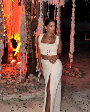 Rocsi Diaz Instagram - Midnight Summer Dream 💭 Don’t wake me up 🤍

 #fashionblogger #vacation #summerlook #latina #tan #sunkissed