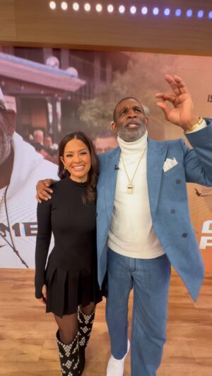Rocsi Diaz Instagram - @rocsidiaz followed me all the way to NY 😂😂. WE GOT TIME TODAY @tubi. I'm telling you U DO NOT WANT TO MISS THESE NEXT COUPLE OF EPISODES.