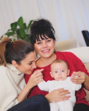 Rojda Demirer Instagram - Bazı insanlar vardır hayatınızda , her zaman sizin için ordadır …işte bunu bilmek o güveni hissetmektir dostluk🥹🫶ne mutlu bize biliyorum sen her zaman ordasın seni çok ama çoook seviyorum güzel kalplim❤️kalbindeki merhamet duygun , gözlerindeki ışıltın , bizlere verdiğin o eşsiz enerjinle hep ama hep hayatımda oldun ve hep de olacaksın biliyorum seni çoook seviyorum canımmm nice anılarımıza nice yıllarımıza 🥂@mehtapbayri 🙏❤️ #happybirthday 🎉🎂