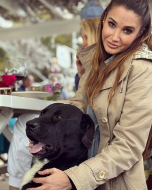 Rojda Demirer Instagram - Ahh o bakışları o kafayı yaslayışı kalbimi bıraktım yine 🥹Gündem yoğun arada kaynamasınlar ltf🙏 bize herzamankinden daha çok ihtiyaçları var 🐕 🐈 
#sokakhayvanlarısahipsizdeğil #yasayıiptaletaym
