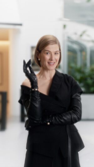 Rosamund Pike Instagram - Here at Dior, we've created the perfect accessory with the #DiorDJourney by @MariaGraziaChiuri – but don't just take our word for it!

Our luminous guest spokesperson @MsPike presents this #DiorSS25 bag that's already won over fellow Dior Ambassadors @SonamKapoor, @DevaCassel, Camille Cottin, and @ZhengQinwen_Tennis.
 
© Film: @BenjVu
