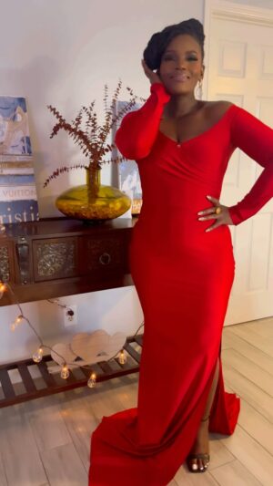 Ruth Ndulu Maingi Instagram - Happy Holidays Fam!

#happyholidays #christmas #red #reddress #trending #smile #happiness #gratitude #enjoy