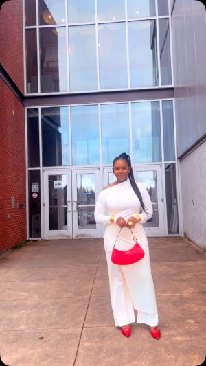 Ruth Ndulu Maingi Instagram - Spring is finally here!🌹🌸🌺🌼

It’s been long days of cold weather and I couldn’t wait for winter to be over!

What are you looking forward to Fam?!

#explore #spring #springishere #springvibes🌸 #fashion