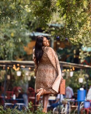 Ruth Ndulu Maingi Instagram - ✨Happy new month FAM!

✨It’s  the second and the fourth slide for me!!!🔥🔥

✨let’s be intentional about working on ourselves

✨Choose one habit that you want to develop throughout this month. Start small,make it obvious,make it attractive,make it easy and make it satisfying. Challenge yourself everyday,push yourself and get it done! 

✨Integrity,discipline and consistency! We got this 💪 Let’s go!!!

📖 Atomic Habits by James Clear

#newmonth #challengeyourself #habits #tinyhabits #integrity #discipline #consistency #growth #growthmindset #explore #explorepage #selflove #usa