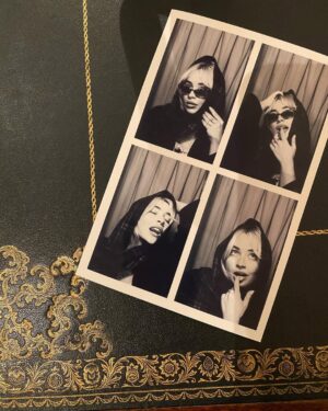 Sabrina Carpenter Instagram - Je suis petite est sucre!