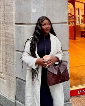 Salma Mumin Instagram - Premium GREEN FLAG! 

Jumpsuit: @styleavenuegh 
Bag: @lure_gh 
Lashes: @lashbrowwax_bystunners 
Cc @roverfestafrica @roverfestfanclub