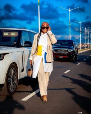 Salma Mumin Instagram - SILENCE OBVIOUSLY CANT  BE GOLDEN IN THIS GHANA 🇬🇭 

@roverfestafrica is this 9th November.
Background story of Roverfest 

Roverfest is a unique event celebrating the luxury and diversity of Land Rover vehicles, from Range Rovers to Defenders and more. The first edition took place in October 2023 with an impressive turnout, leading to a highly demanded Christmas edition in December 2023.

Roverfest welcomes all Land Rover enthusiasts, regardless of the model they own. This year, Roverfest 2024 will be held at Ghud Park inside Accra Mall, starting at 2 PM. Attendees can look forward to a range of activities, including health screenings by Ridge Medical Center professionals, sip-and-paint sessions, a Land Rover convoy, live performances, car care maintenance and more.

The Rover convoy, featuring 40 sleek vehicles, will depart at 2 PM from a designated location to the event grounds. 

One significant thing this year is, proceeds from this Roverfest24  will go towards providing  wheelchairs to support our physically challenged community members so we also raising funds anyone who wanna support can check @roverfestafrica socials for details n donate plus we also promoting peace among each other towards the general elections, we believe when we meet and share some drinks we will be united and not to attack each other as we head towards the elections 

Big thanks to all sponsors this year 
LifeTaste beverages 
Adb
Hollard insurance 
Ridge medical Center 
DVLA 
Cricova winery
Autodash supply

Tickets are available for 100 GHS and can be purchased dial *713*33*933# or call 0502367987 for table reservations.