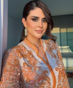 Salma Rachid Instagram - مغررررمة باطلالتي لحفلي اليوم بمهرجان العرائش 😍🧡نشوفكم بعد قليل على خشبة المسرح 
متشوووقة نشوف حبابي بمدينة العرائش😍
@mjccgov ❤️🇲🇦
الحيحة اليوم ايوا قولولي كيجاتني التكشيطة و الفخامة المغربية🇲🇦🧡؟
قفطاني تمصميم : @amiralebsatte 🧡