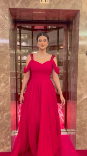 Salma Rachid Instagram - اطلالتي امس  بعرس بقطر ❤️بحضور الشيخة موزة و اهل قطر الغاليين 🇶🇦 
Dress by @amgadaladab 
الفستان مصمم بكل حب لهاد العرس❤️ سعيدة اني أحييت عرس نور و فيصل 💍الله يسعدكم
#qatar #doha #wedding