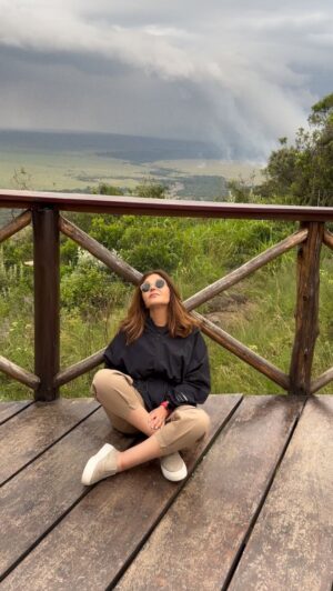 Samira Said Instagram - ‎رائعة هي حياة البرية..
في رحاب طبيعة خلابة بصحبة مخلوقات كنت دائماً أخشى القرب منها ولكن اكتشفت جمالها ولطفها..
رحلة ممتعة.. هدوء وسكينة وراحة للنفس..
كنت أنا بأشد الحاجة لها بعيداً عن ضغوط الحياة.. خصوصاً برفقة أسرتي الحبيبة الغالية ❤️
