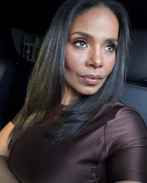 Sanaa Lathan Instagram - Got out the house last night 🤎 #GabrielleUnion #Ipsy #somerville