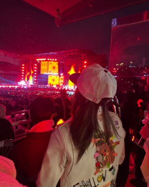Sandara Park Instagram - 8년만에 다시 무대에 선 모습 보니 뭉클 🥹
여전히 세련되고 독보적인 아티스트 👑
One and only @xxxibgdrgn 👏🏻👏🏻👏🏻
#übermensch