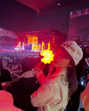 Sandara Park Instagram - 8년만에 다시 무대에 선 모습 보니 뭉클 🥹
여전히 세련되고 독보적인 아티스트 👑
One and only @xxxibgdrgn 👏🏻👏🏻👏🏻
#übermensch