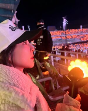 Sandara Park Instagram - 8년만에 다시 무대에 선 모습 보니 뭉클 🥹
여전히 세련되고 독보적인 아티스트 👑
One and only @xxxibgdrgn 👏🏻👏🏻👏🏻
#übermensch