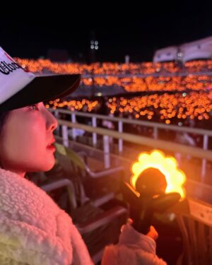 Sandara Park Instagram - 8년만에 다시 무대에 선 모습 보니 뭉클 🥹
여전히 세련되고 독보적인 아티스트 👑
One and only @xxxibgdrgn 👏🏻👏🏻👏🏻
#übermensch