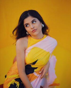 Sanjana Krishnamoorthy Instagram - Fancy a falooda? 😙

Styled by @deekshitanikkam 
Photography @thatmadraskaran 
Outfit by @studiovirupa 
jewellery by @heerbypriyanka
makeup by @kabooki_mua 
hair by @priyas_hairaffair