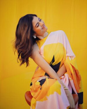 Sanjana Krishnamoorthy Instagram - Fancy a falooda? 😙

Styled by @deekshitanikkam 
Photography @thatmadraskaran 
Outfit by @studiovirupa 
jewellery by @heerbypriyanka
makeup by @kabooki_mua 
hair by @priyas_hairaffair