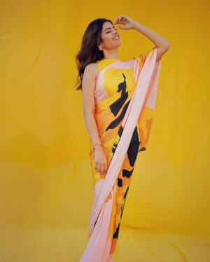 Sanjana Krishnamoorthy Instagram - Fancy a falooda? 😙

Styled by @deekshitanikkam 
Photography @thatmadraskaran 
Outfit by @studiovirupa 
jewellery by @heerbypriyanka
makeup by @kabooki_mua 
hair by @priyas_hairaffair