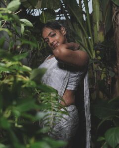 Actress Santhy Balachandran HD Photos and Wallpapers April 2025
