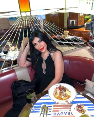 Sara Abdulrahman Instagram - Je n’ai pas change ❤️