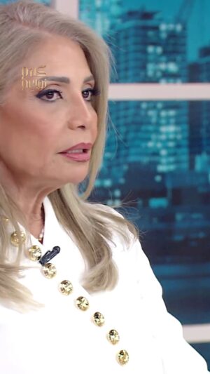 Sawsan Badr Instagram - سوسن بدر: لما وصلت 45، اتخضّيت من فكرة العمر… بس استرجعت توازني لما تصالحت مع عمري الجديد.
#كلام_نواعم 
كل أحد 9:30م بتوقيت السعودية على #MBC1

 مجاناً على شاهد

@sawsanbadrofficial
@sherinearafa_
@maysanber
@najah_almasaeed
@nadabaeshen
#SHAHID