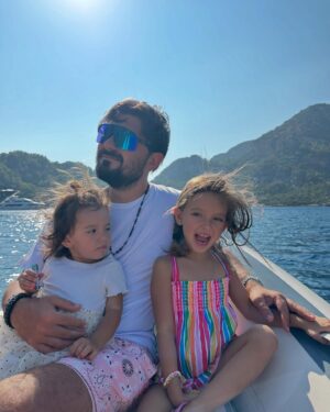 Seda Bakan Instagram - Hayatımda başıma gelen en güzel şey sensin. 
Her şey senin sayende oldu... 
Seni çok seviyorum ve çoook seviliyorsun ❤️🙏🏼🧿
İyi ki doğdun Ali’m 🎉🎉🎉 @alierel