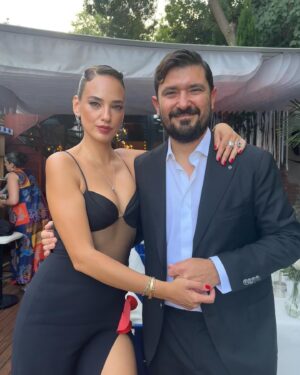 Seda Bakan Instagram - Hayatımda başıma gelen en güzel şey sensin. 
Her şey senin sayende oldu... 
Seni çok seviyorum ve çoook seviliyorsun ❤️🙏🏼🧿
İyi ki doğdun Ali’m 🎉🎉🎉 @alierel