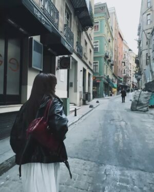 Seray Kaya Instagram - istiklal 🌹