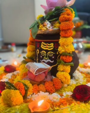 Shanvi Srivastava Instagram - 🕉️ नमः शिवाय |
.
.
.
#shanvisri #shanvisrivastava #shiva #shaivism #om #life #kaashivishwanath #kedarnath #triumbakeshwar #someshwar #rameshwaram #grishmeshwar #vaidyanath #omkareshwar #mahakaleshwar #bhimashankar #mallikarjuna #nageshwar